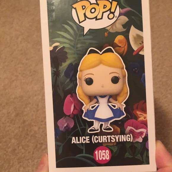 Funko Pop! Alice in Wonderland Alice (Curtsying) Vinyl Figure #1058 - Picture 4 of 6